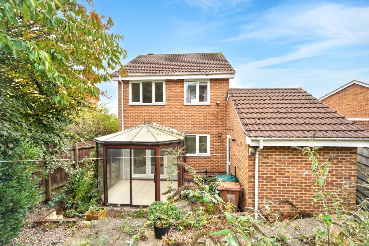 Online Property Auction in London: Abbey Lodge Close, Newhall, Swadlincote, DE11 0LB | Auction ends 04/12/2025, a Guide Price of £145,000+.