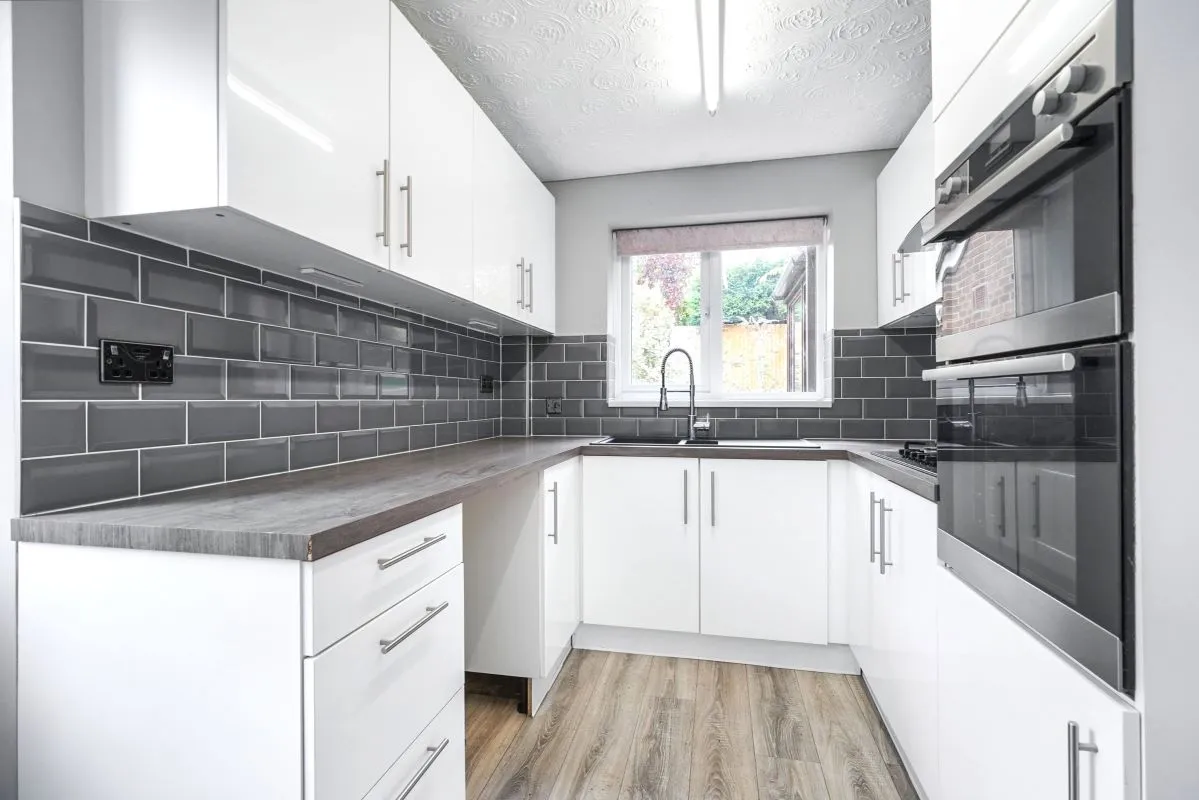 Online Property Auction in London: Abbey Lodge Close, Newhall, Swadlincote, DE11 0LB | Auction ends 04/12/2025, a Guide Price of £145,000+.