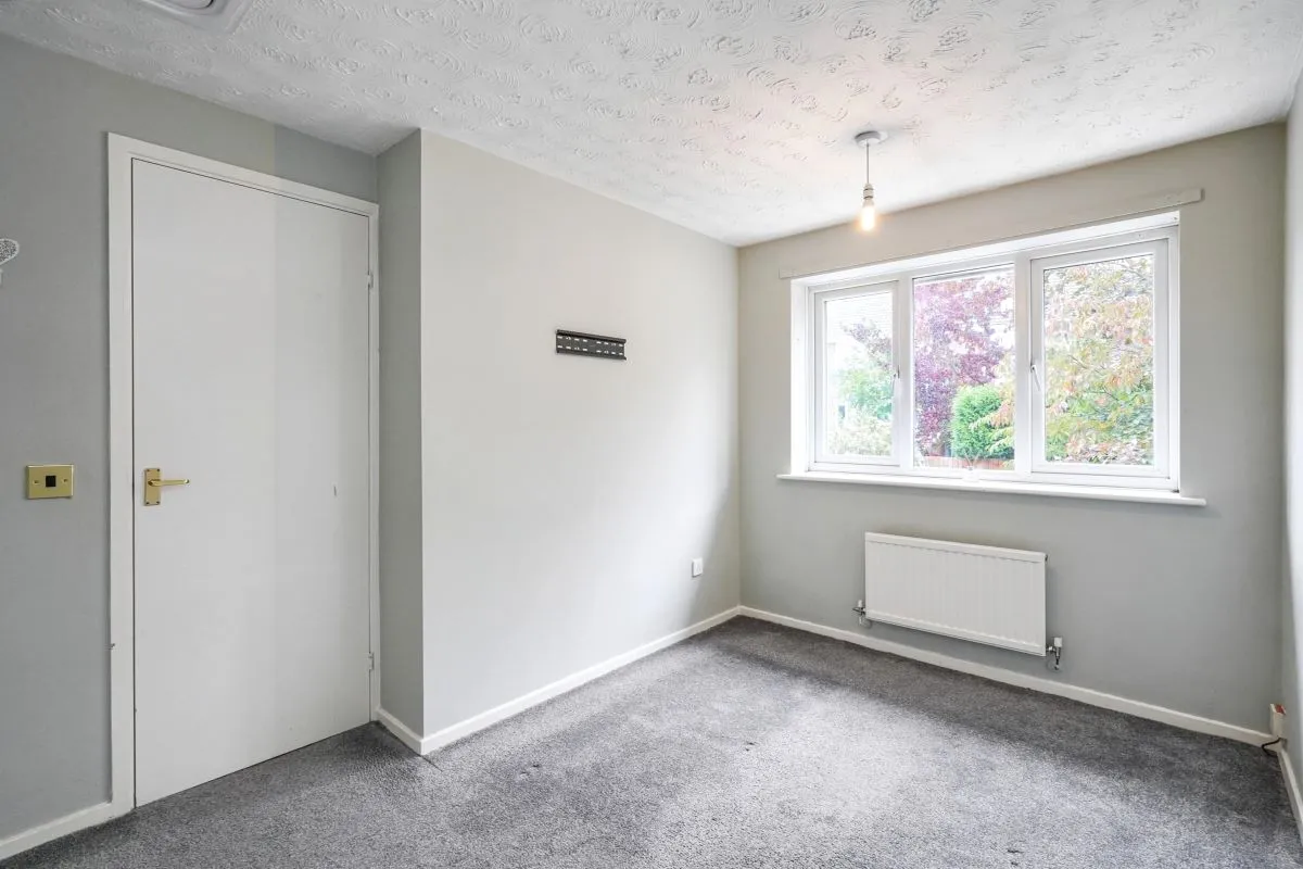 Online Property Auction in London: Abbey Lodge Close, Newhall, Swadlincote, DE11 0LB | Auction ends 04/12/2025, a Guide Price of £145,000+.