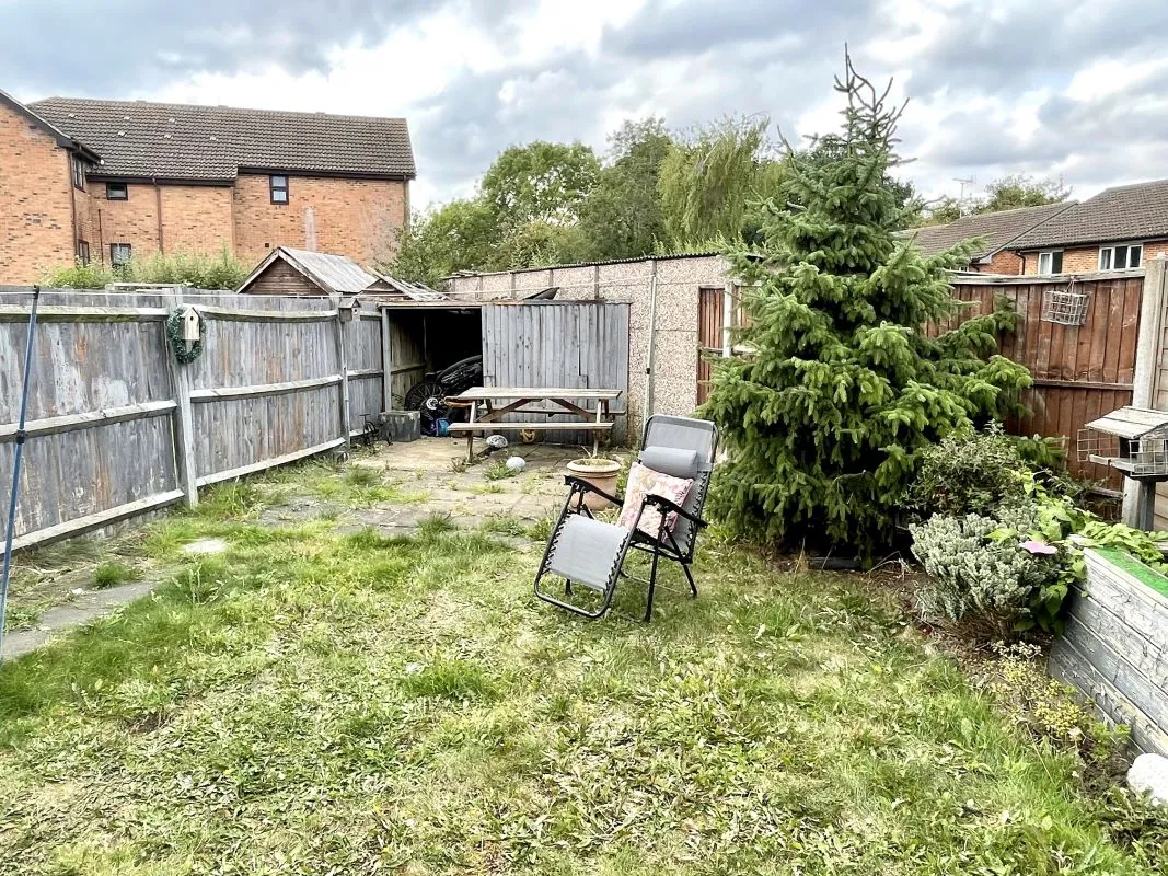 Online Property Auction in London: Hardwicke Place, St. Albans, AL2 1PX | Auction ends 04/12/2025, a Guide Price of £300,000+.