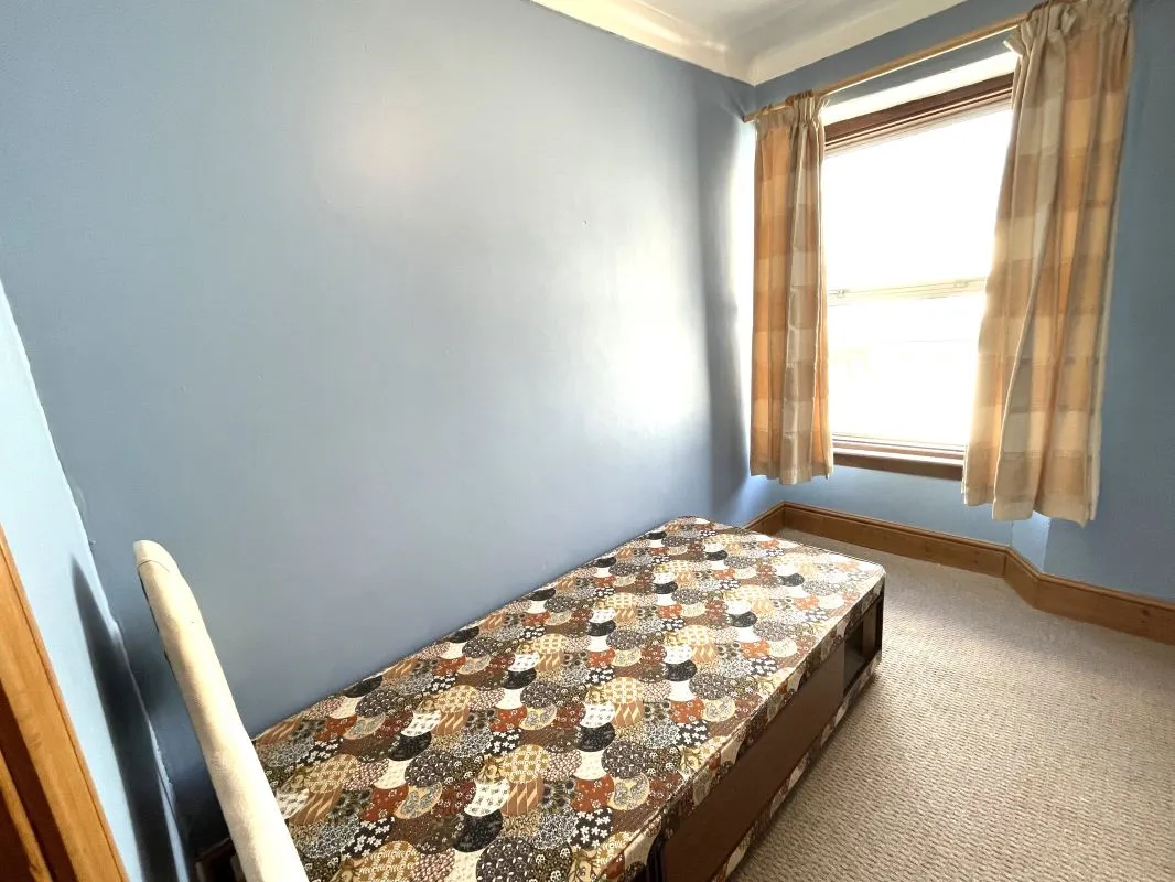 Online Property Auction in London: Raymond Road, Redruth, Cornwall, TR15 2HF | Auction ends 04/12/2025, a Guide Price of £70,000+.