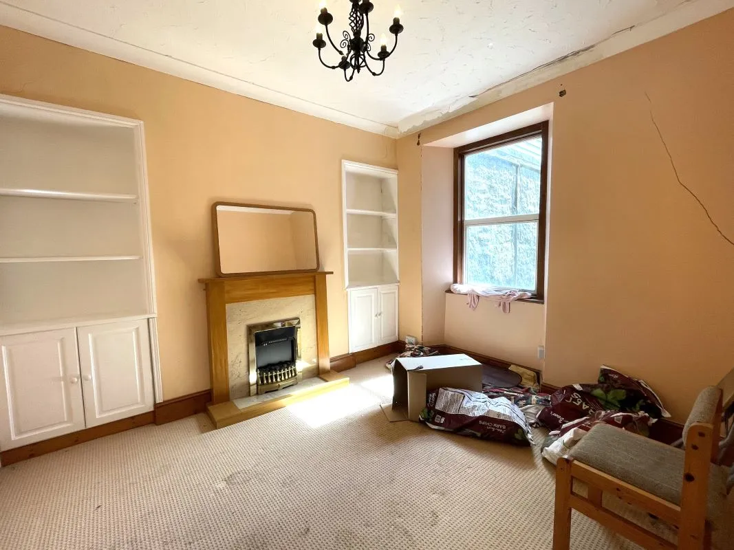 Online Property Auction in London: Raymond Road, Redruth, Cornwall, TR15 2HF | Auction ends 04/12/2025, a Guide Price of £70,000+.