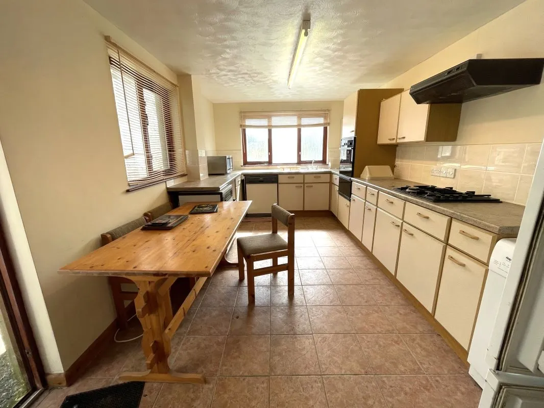 Online Property Auction in London: Raymond Road, Redruth, Cornwall, TR15 2HF | Auction ends 04/12/2025, a Guide Price of £70,000+.