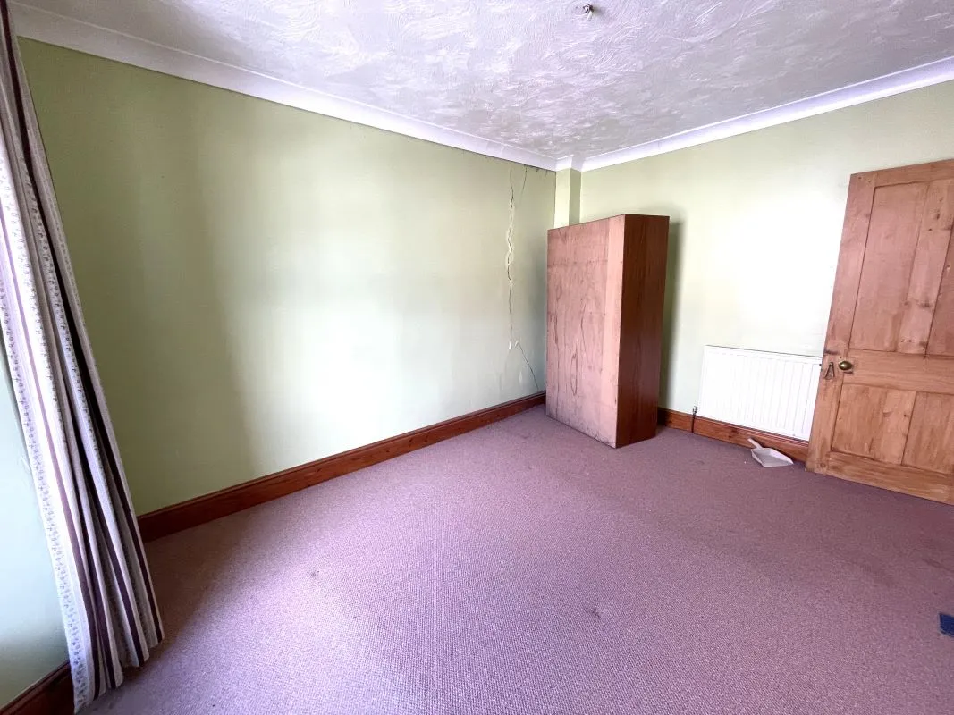Online Property Auction in London: Raymond Road, Redruth, Cornwall, TR15 2HF | Auction ends 04/12/2025, a Guide Price of £70,000+.