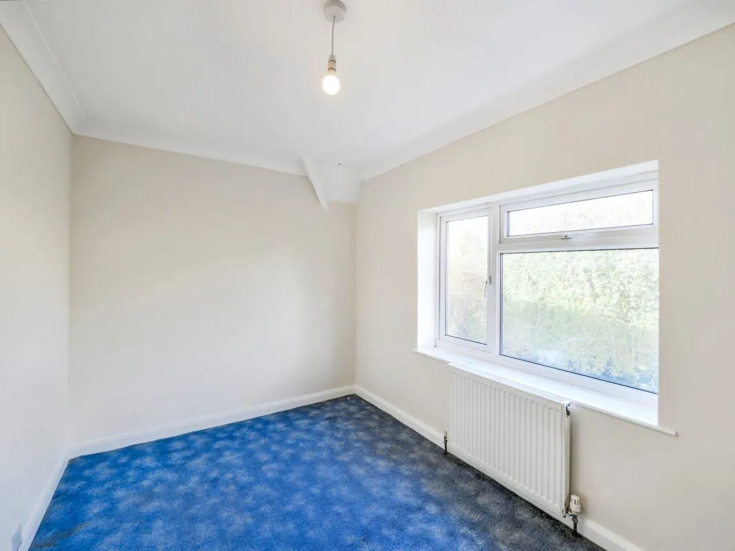 Online Property Auction in London: Walgrove Avenue, Chesterfield, S40 2PX | Auction ends 04/12/2025, a Guide Price of £40,000+.