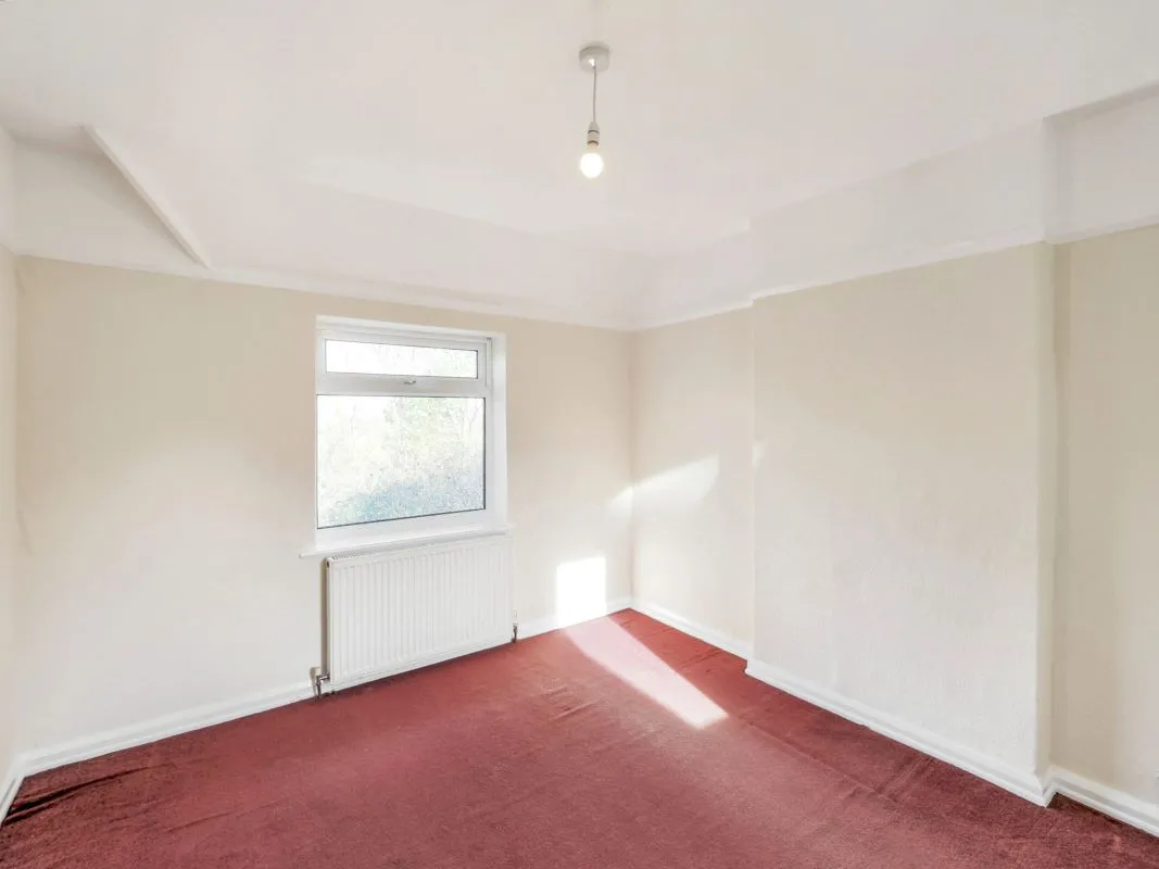 Online Property Auction in London: Walgrove Avenue, Chesterfield, S40 2PX | Auction ends 04/12/2025, a Guide Price of £40,000+.