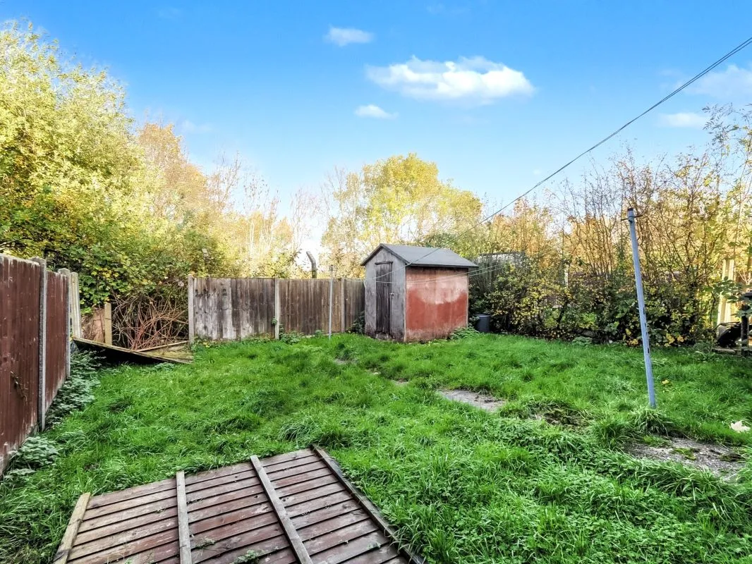 Online Property Auction in London: Walgrove Avenue, Chesterfield, S40 2PX | Auction ends 04/12/2025, a Guide Price of £40,000+.