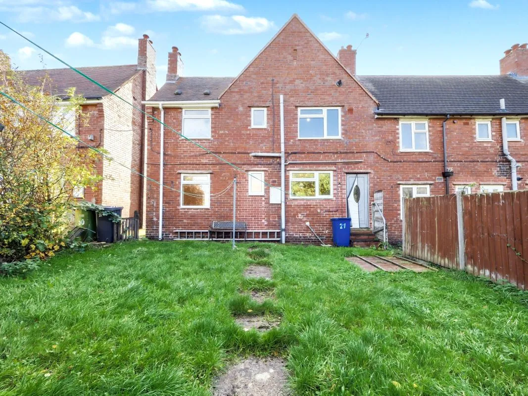 Online Property Auction in London: Walgrove Avenue, Chesterfield, S40 2PX | Auction ends 04/12/2025, a Guide Price of £40,000+.
