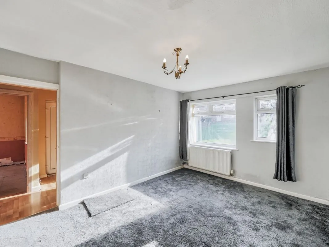 Online Property Auction in London: Walgrove Avenue, Chesterfield, S40 2PX | Auction ends 04/12/2025, a Guide Price of £40,000+.