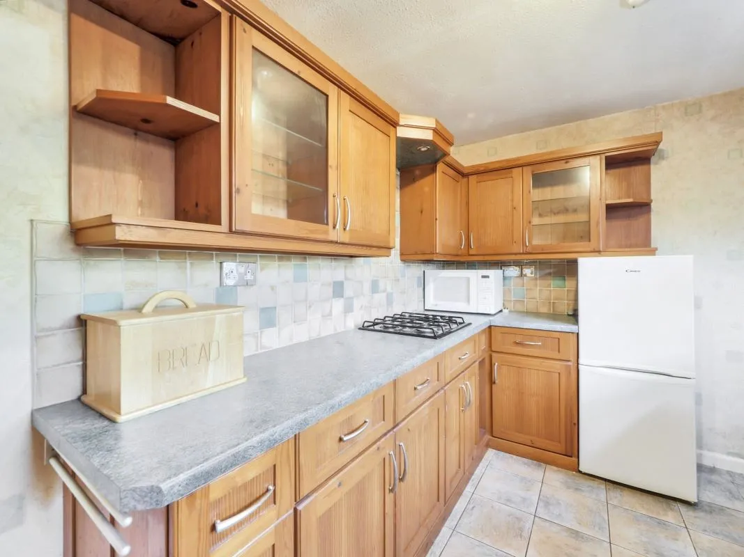 Online Property Auction in London: Walgrove Avenue, Chesterfield, S40 2PX | Auction ends 04/12/2025, a Guide Price of £40,000+.