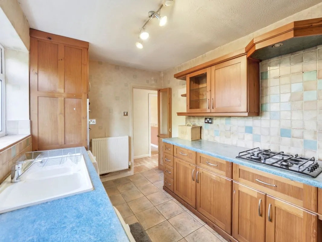 Online Property Auction in London: Walgrove Avenue, Chesterfield, S40 2PX | Auction ends 04/12/2025, a Guide Price of £40,000+.