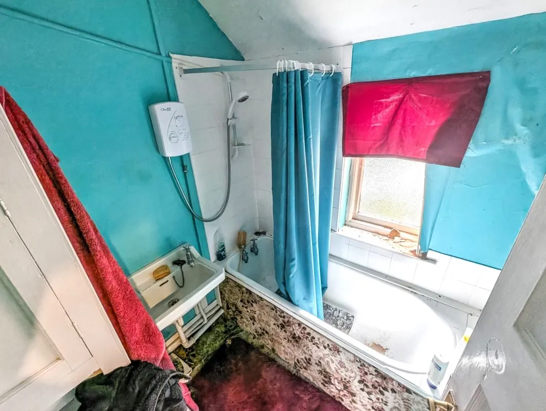 Online Property Auction in London: Ryde Avenue, Grantham, NG31 7DY | Auction ends 04/12/2025, a Guide Price of £70,000+.