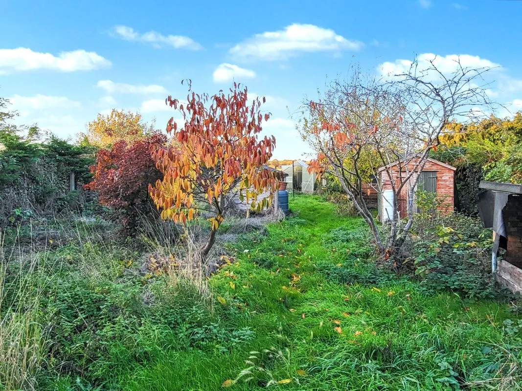 Online Property Auction in London: Moor Lane, Branston Booths, Lincoln, LN4 1JE | Auction ends 04/12/2025, a Guide Price of £50,000+.