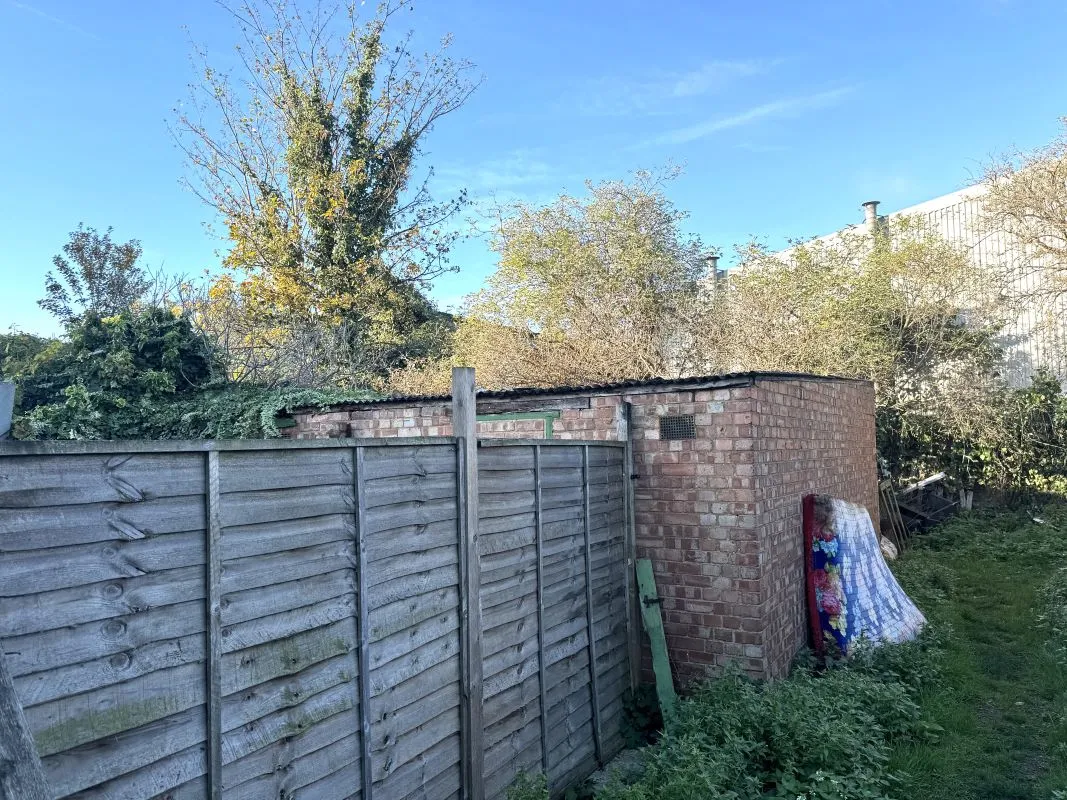 Online Property Auction in London: Tottenham, N17 0RT | Auction ends 04/12/2025, a Guide Price of £10,000+.