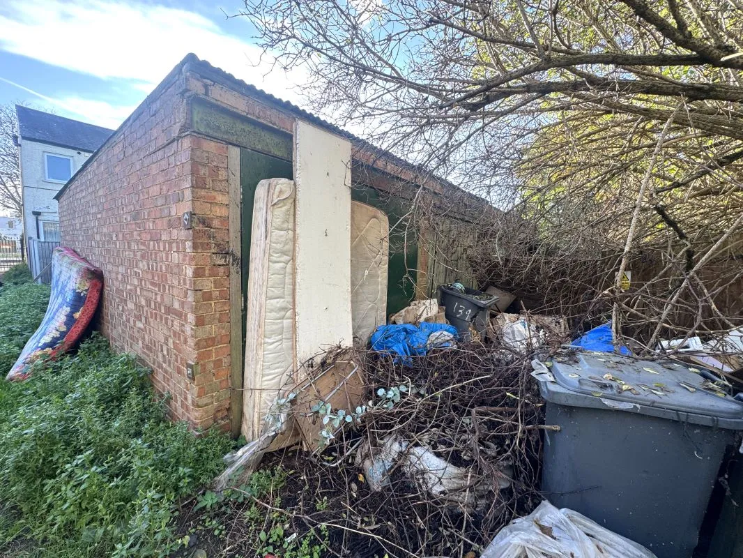 Online Property Auction in London: Tottenham, N17 0RT | Auction ends 04/12/2025, a Guide Price of £10,000+.