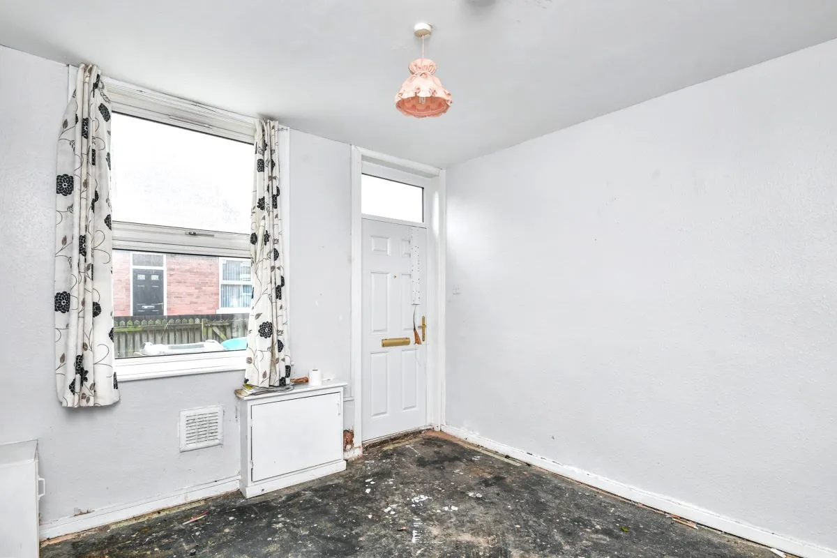 Online Property Auction in London: Whittier Road, Nottingham, NG2 4AT | Auction ends 04/12/2025, a Guide Price of £50,000+.