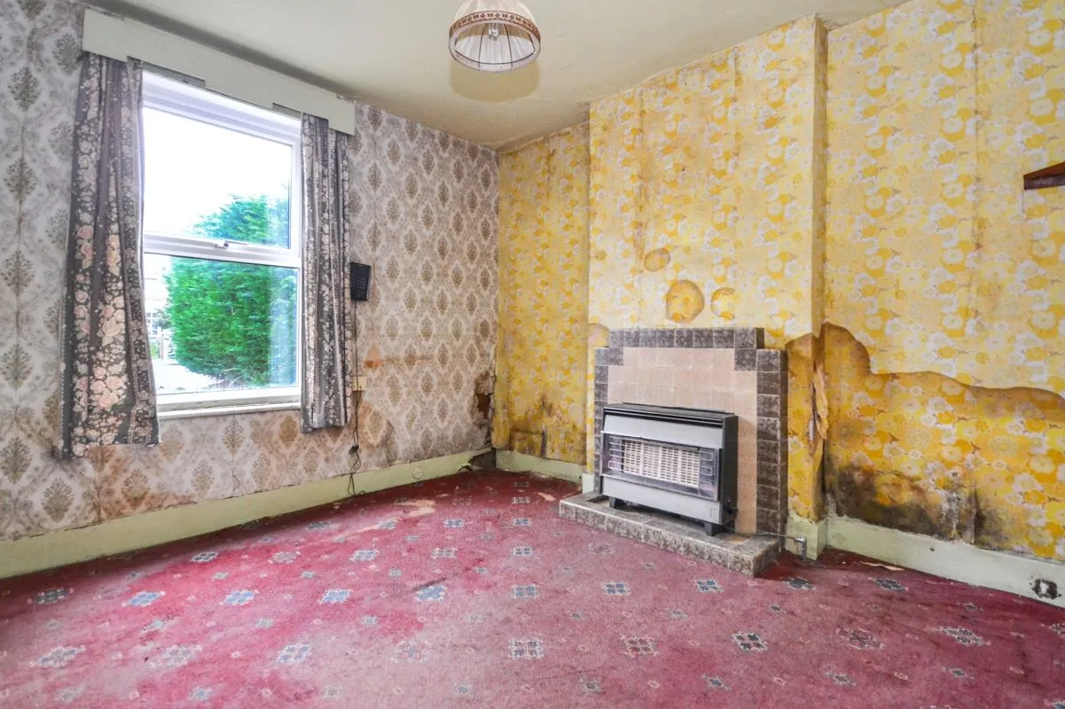 Online Property Auction in London: Windham Road, Bournemouth, BH1 4RF | Auction ends 04/12/2025, a Guide Price of £90,000+.