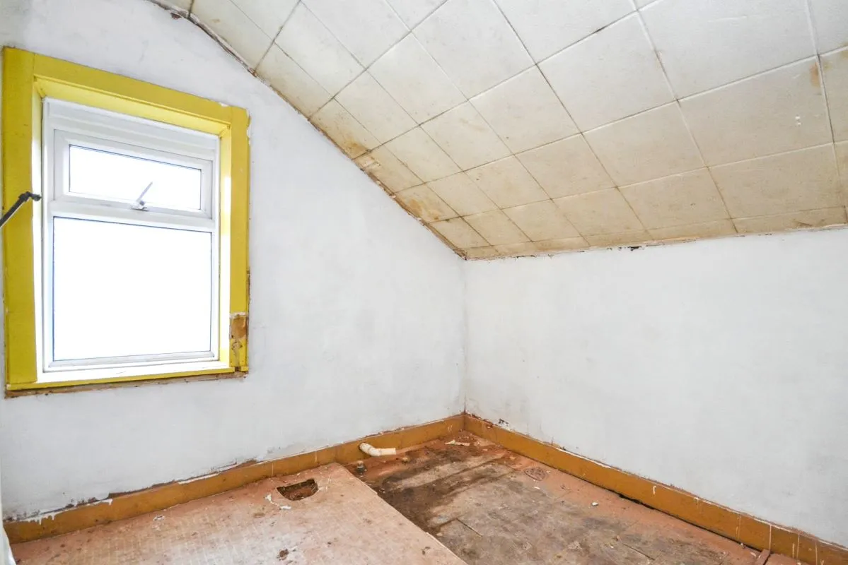 Online Property Auction in London: Windham Road, Bournemouth, BH1 4RF | Auction ends 04/12/2025, a Guide Price of £90,000+.