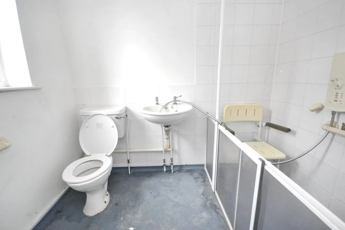 Online Property Auction in London: Windham Road, Bournemouth, BH1 4RF | Auction ends 04/12/2025, a Guide Price of £90,000+.