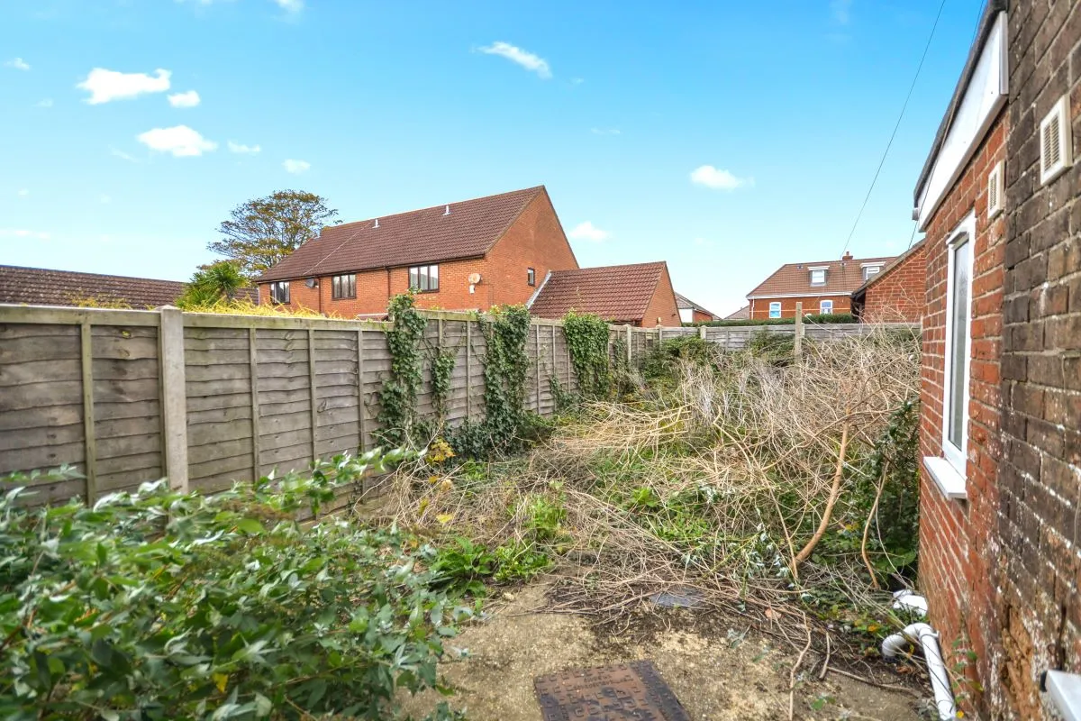 Online Property Auction in London: Windham Road, Bournemouth, BH1 4RF | Auction ends 04/12/2025, a Guide Price of £90,000+.