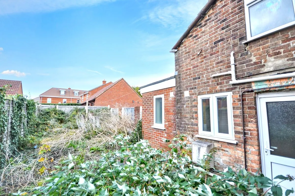 Online Property Auction in London: Windham Road, Bournemouth, BH1 4RF | Auction ends 04/12/2025, a Guide Price of £90,000+.