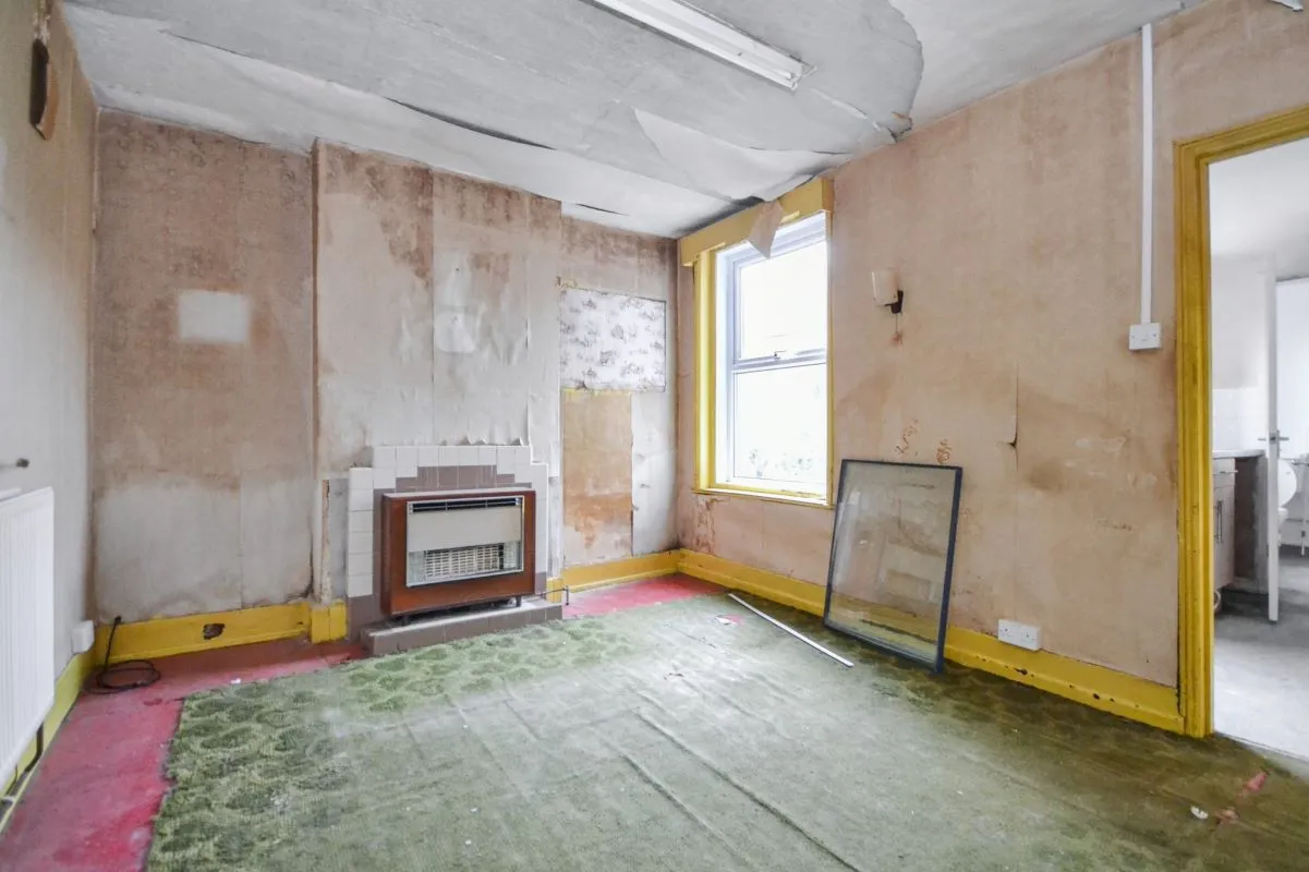 Online Property Auction in London: Windham Road, Bournemouth, BH1 4RF | Auction ends 04/12/2025, a Guide Price of £90,000+.