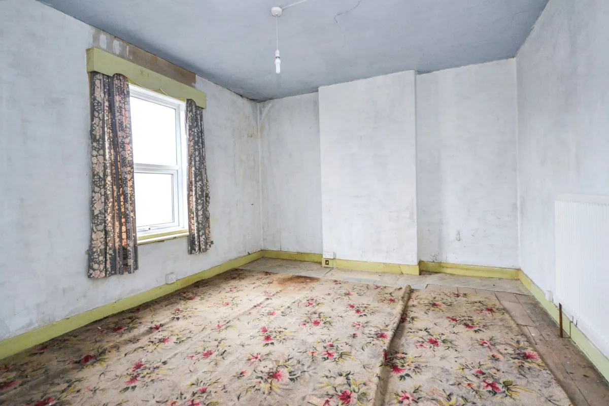 Online Property Auction in London: Windham Road, Bournemouth, BH1 4RF | Auction ends 04/12/2025, a Guide Price of £90,000+.