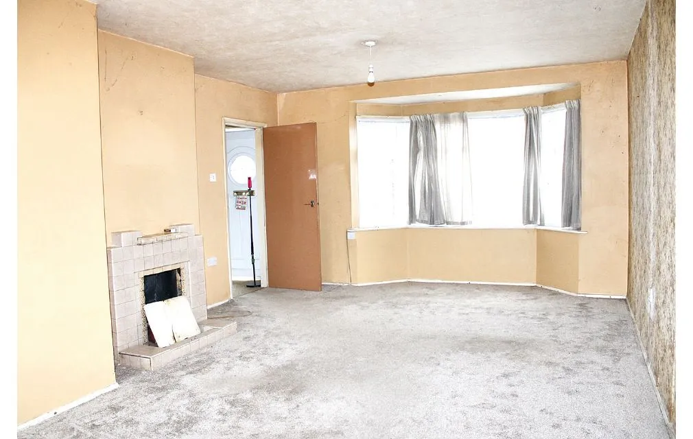Canterbury Road, Kennington, Ashford, TN24 9QE