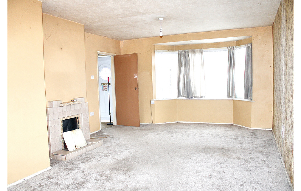 Canterbury Road, Kennington, Ashford, TN24 9QE