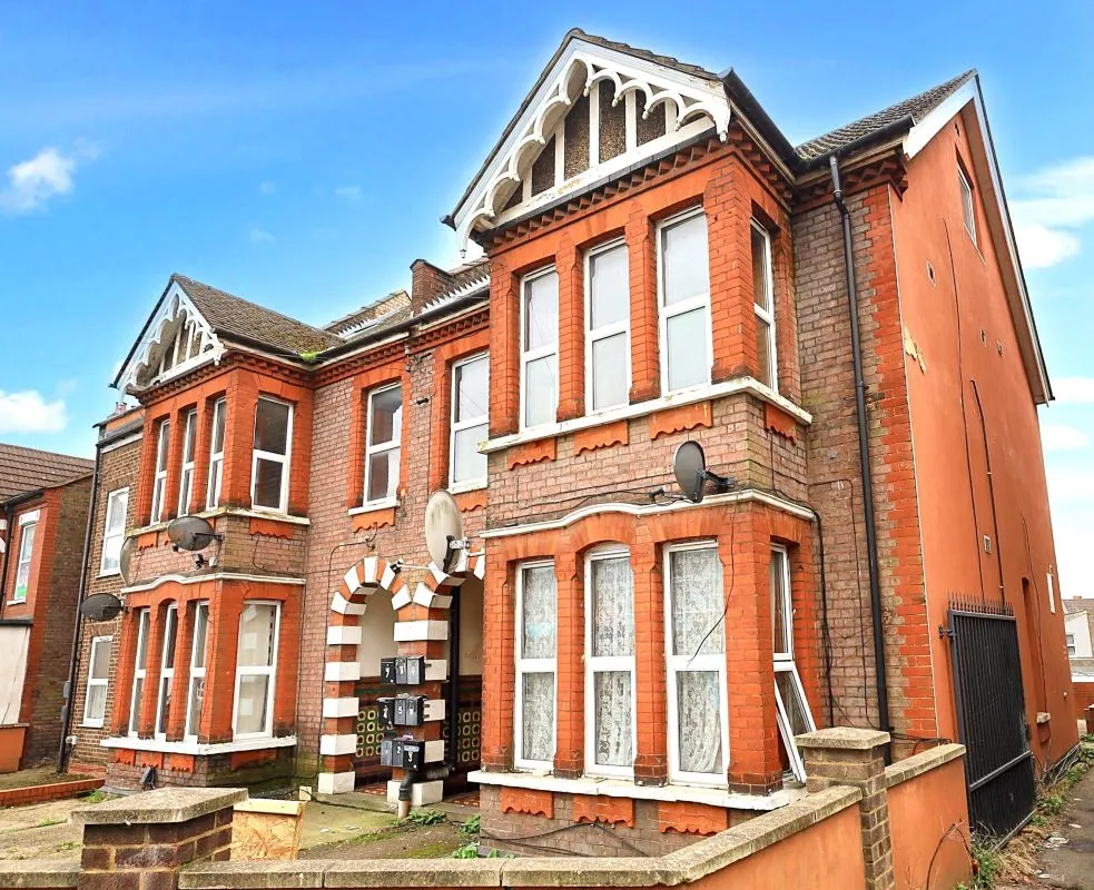 Biscot Road, Luton, LU3 1AH