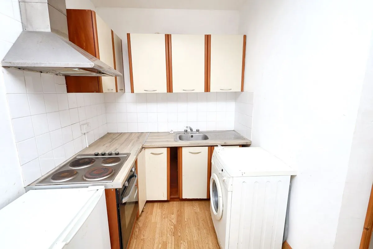 Biscot Road, Luton, LU3 1AH