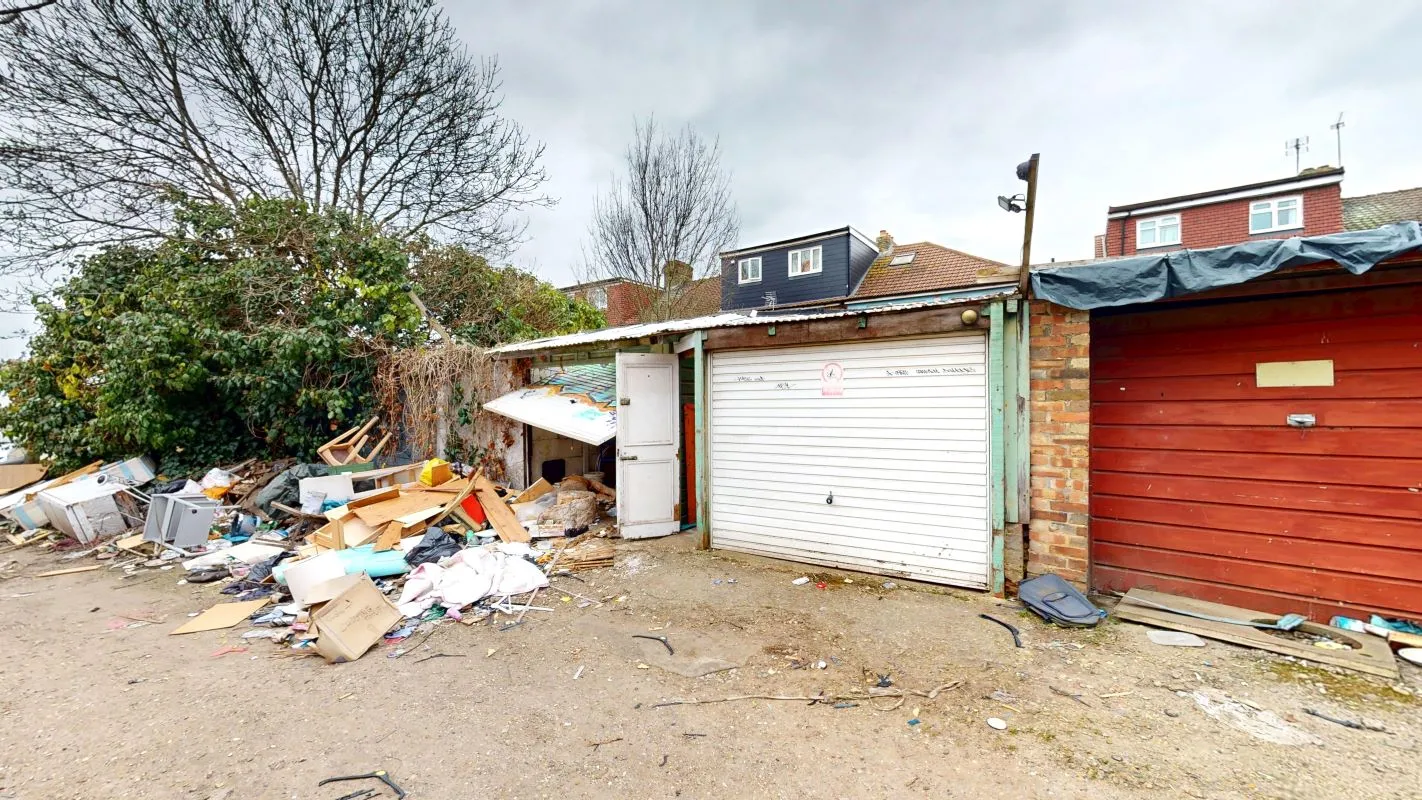 North Circular Road, Neasden, NW2 7QJ