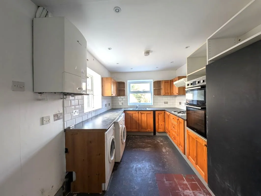 Tarring Road, Worthing, BN11 4HA