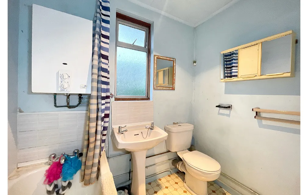 Hill Rise, Chippenham, SN15 1AY