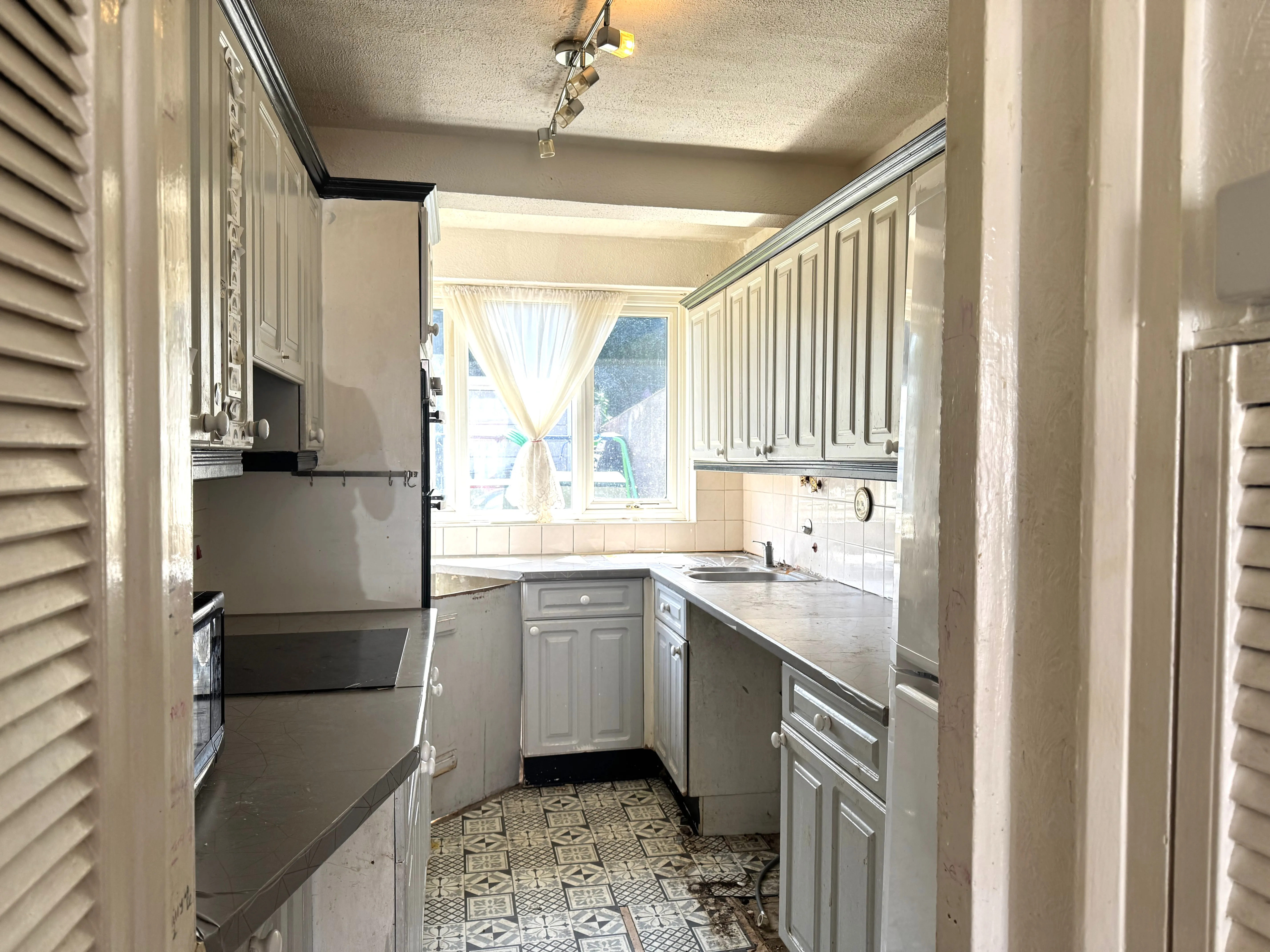 Colyer Road, Northfleet, Gravesend, DA11 8AT