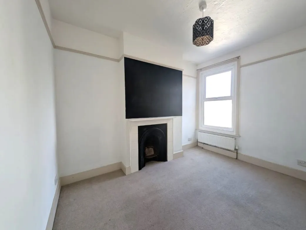 Tarring Road, Worthing, BN11 4HA