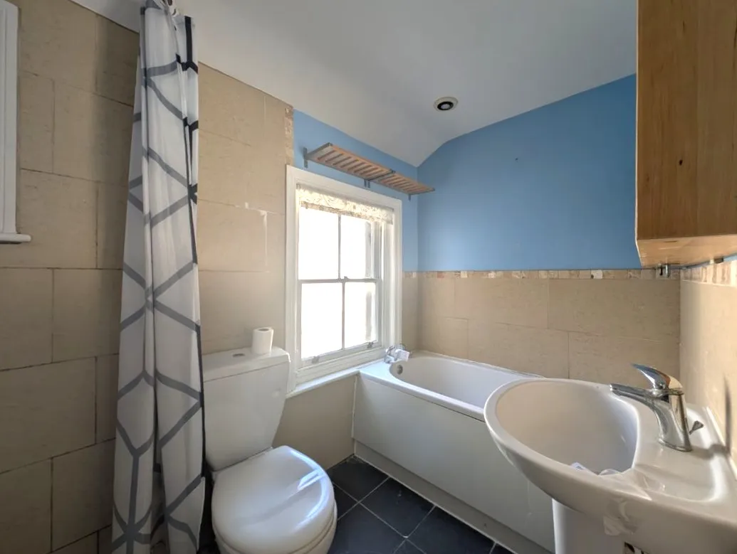 Tarring Road, Worthing, BN11 4HA