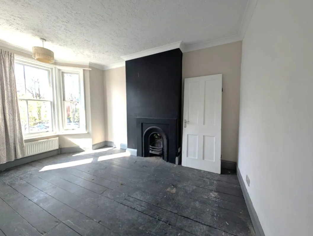 Tarring Road, Worthing, BN11 4HA