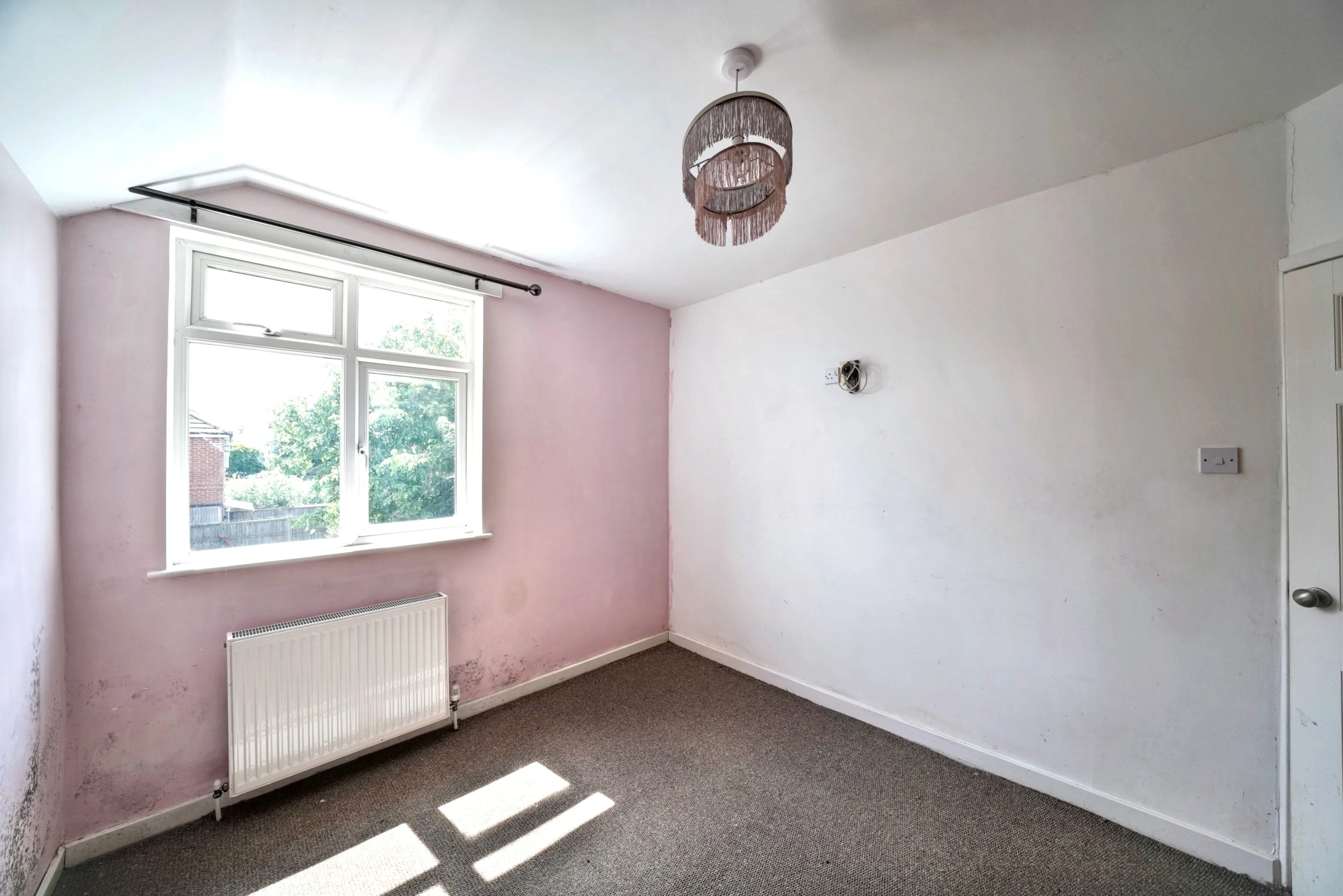 Chesterfield Road, Ashford, TW15 3PD
