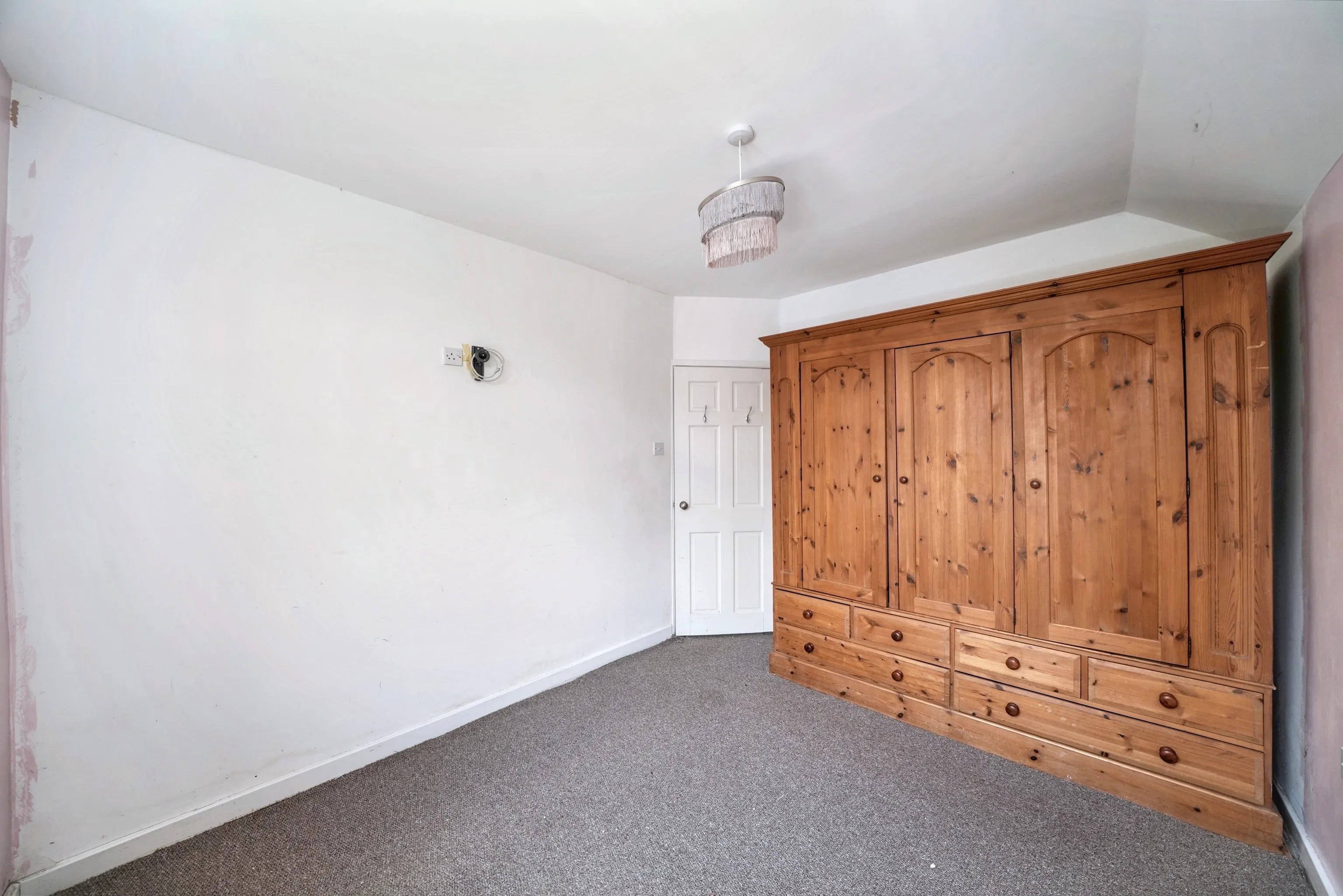 Chesterfield Road, Ashford, TW15 3PD