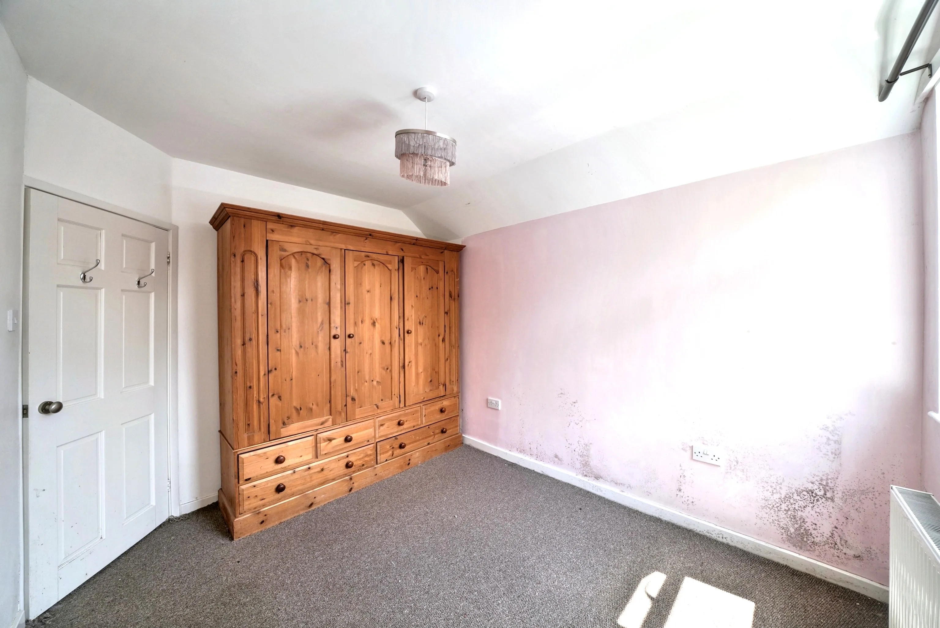 Chesterfield Road, Ashford, TW15 3PD
