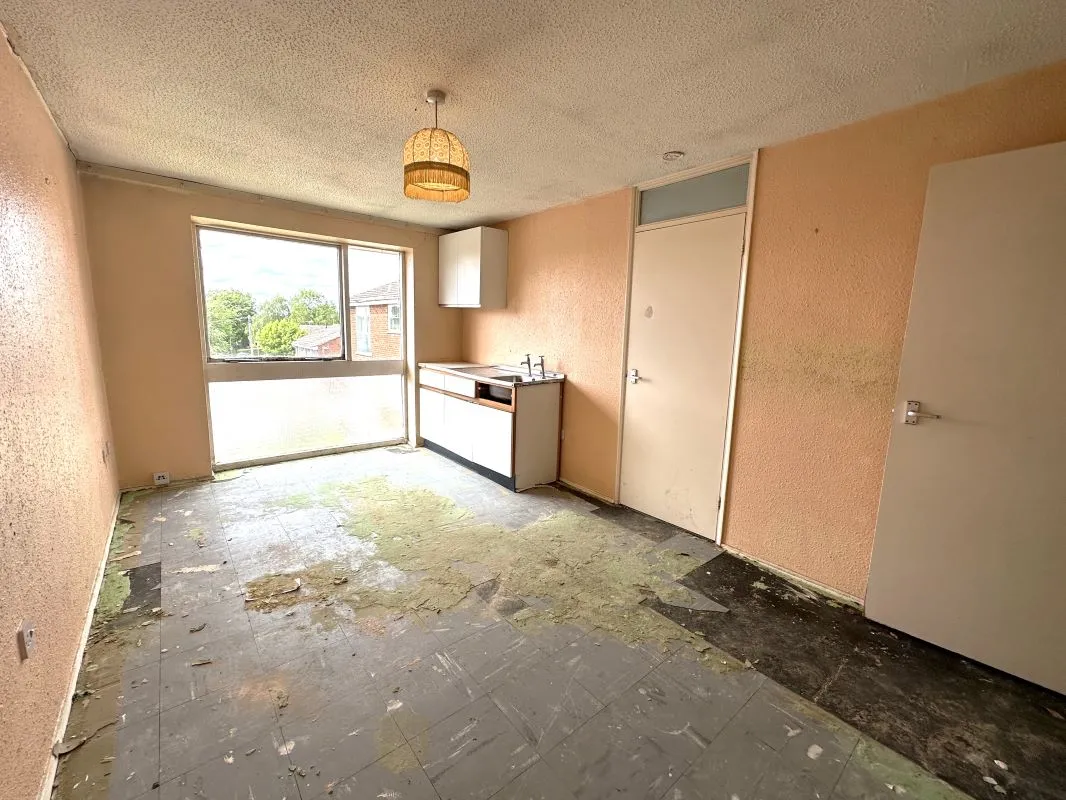 Online Property Auction in London: Hardwicke Place, London Colney, St. Albans, AL2 1PX | Auction ends 17/09/2025, a Guide Price of £90,000+.