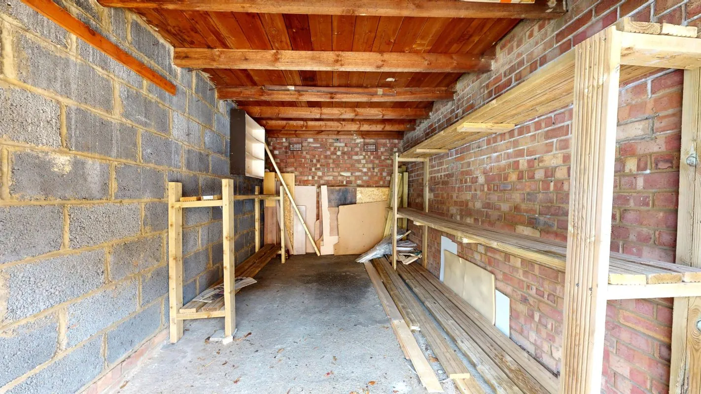 Online Property Auction in London: Thatcham Court, High Road, Whetstone, N20 9QU | Auction ends 17/09/2025, a Guide Price of £325,000+.