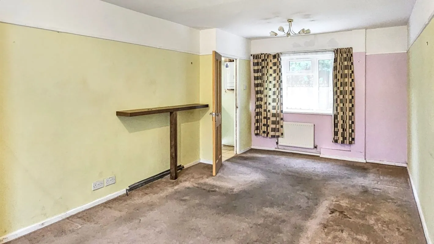 Online Property Auction in London: Teviot Road, Tilehurst, Reading, RG30 4SS | Auction ends 17/09/2025, a Guide Price of £160,000+.