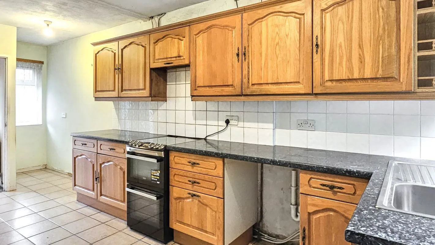 Online Property Auction in London: Teviot Road, Tilehurst, Reading, RG30 4SS | Auction ends 17/09/2025, a Guide Price of £160,000+.
