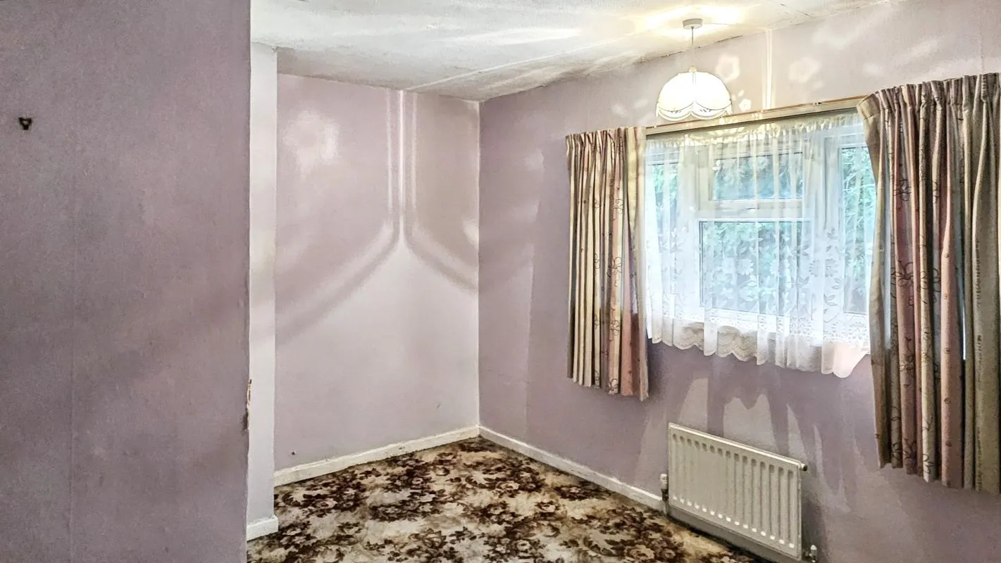 Online Property Auction in London: Teviot Road, Tilehurst, Reading, RG30 4SS | Auction ends 17/09/2025, a Guide Price of £160,000+.