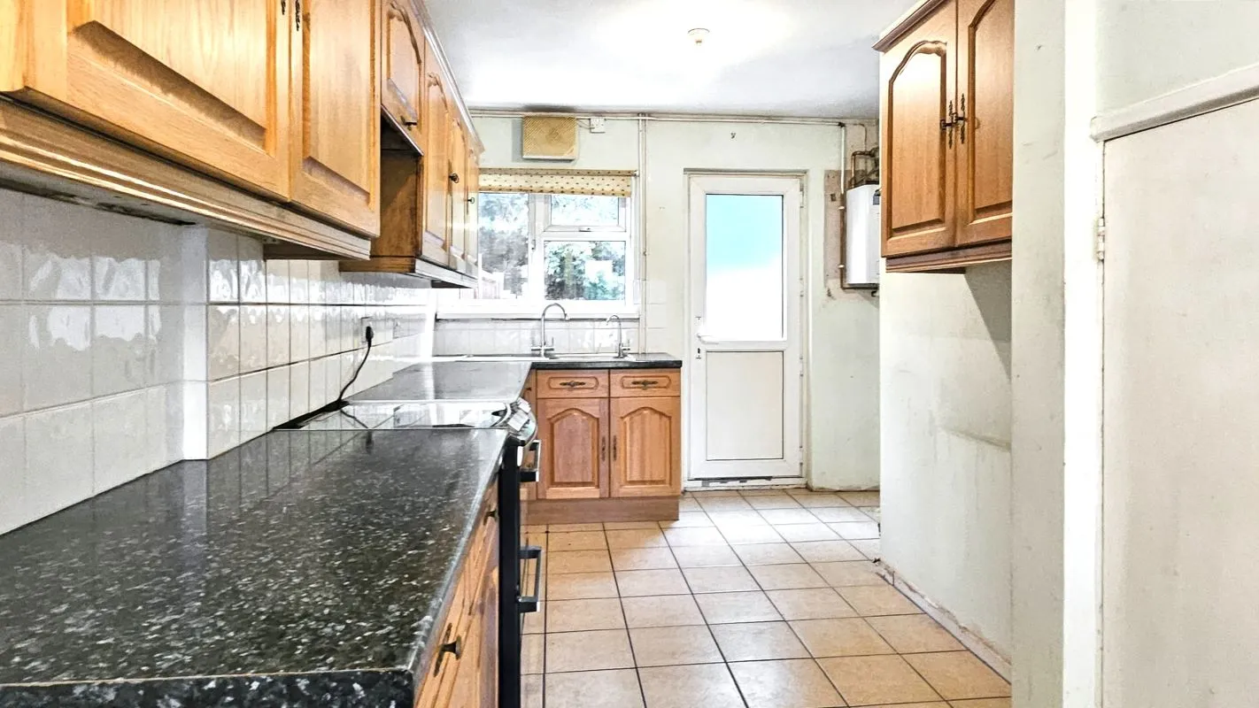Online Property Auction in London: Teviot Road, Tilehurst, Reading, RG30 4SS | Auction ends 17/09/2025, a Guide Price of £160,000+.