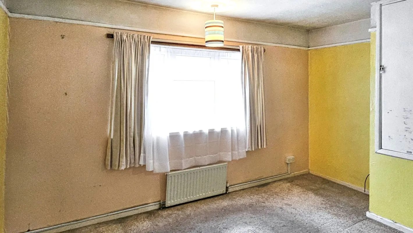 Online Property Auction in London: Teviot Road, Tilehurst, Reading, RG30 4SS | Auction ends 17/09/2025, a Guide Price of £160,000+.