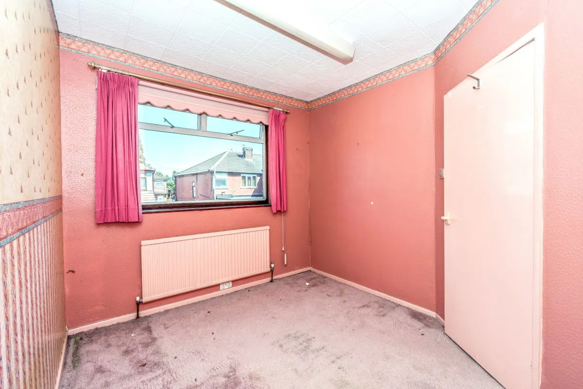 Online Property Auction in London: Greenside Lane, Droylsden, Manchester, M43 7SL | Auction ends 17/09/2025, a Guide Price of £120,000+.