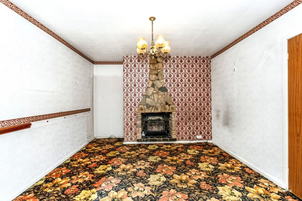 Online Property Auction in London: Greenside Lane, Droylsden, Manchester, M43 7SL | Auction ends 17/09/2025, a Guide Price of £120,000+.